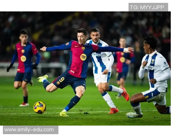 巴塞罗那足球明星荣耀时刻与绿茵场传奇故事探索