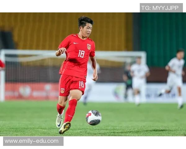 新疆第一足球球星是谁的崛起与成就探秘