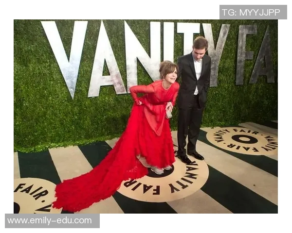 足球巨星亮相红毯 风采尽显与明星同行的华丽瞬间 足球巨星亮相红毯 风采尽显与明星同行的华丽瞬间