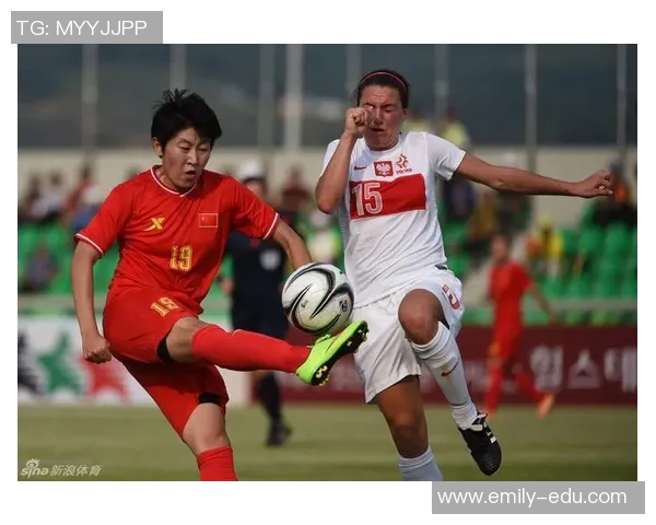 波兰女足球星崛起之路：从草根到世界舞台的奋斗与荣耀